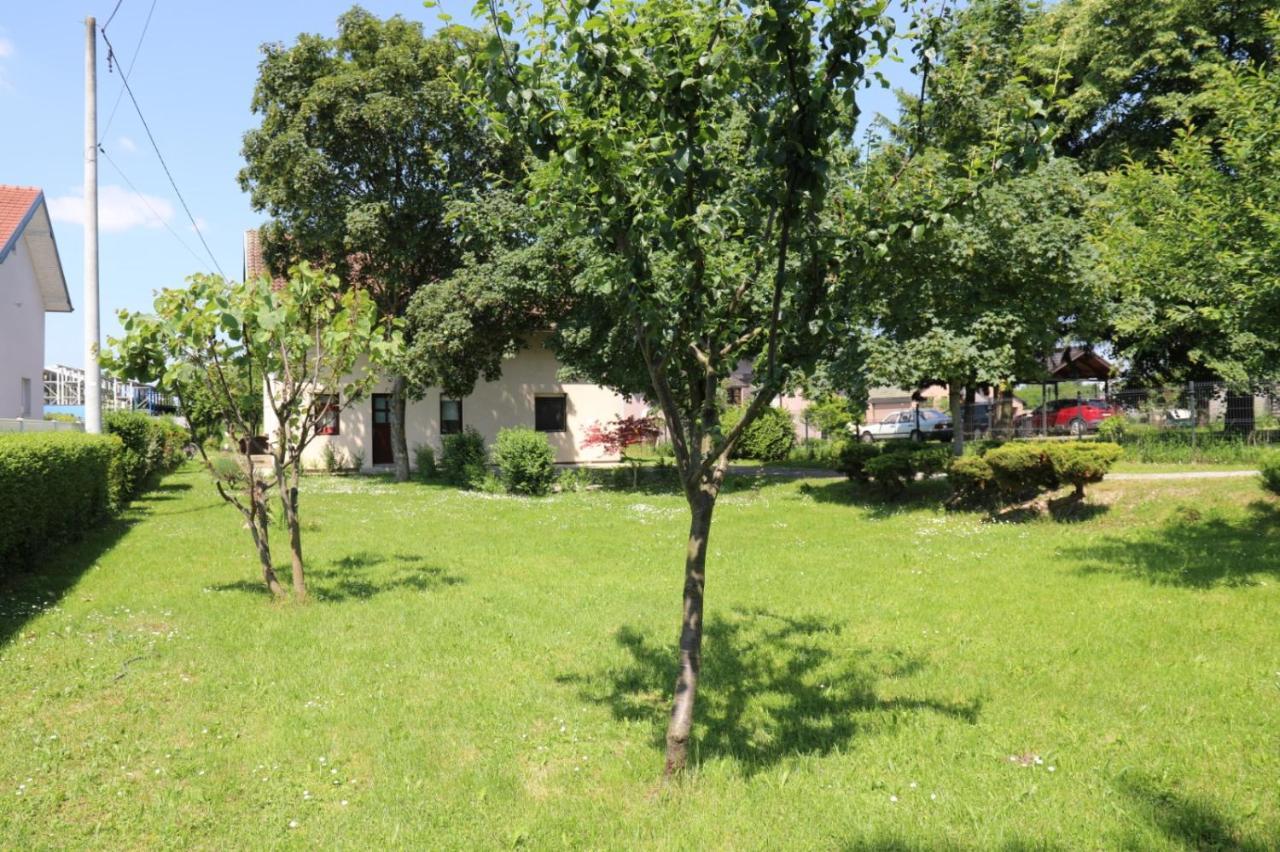 Maple Place