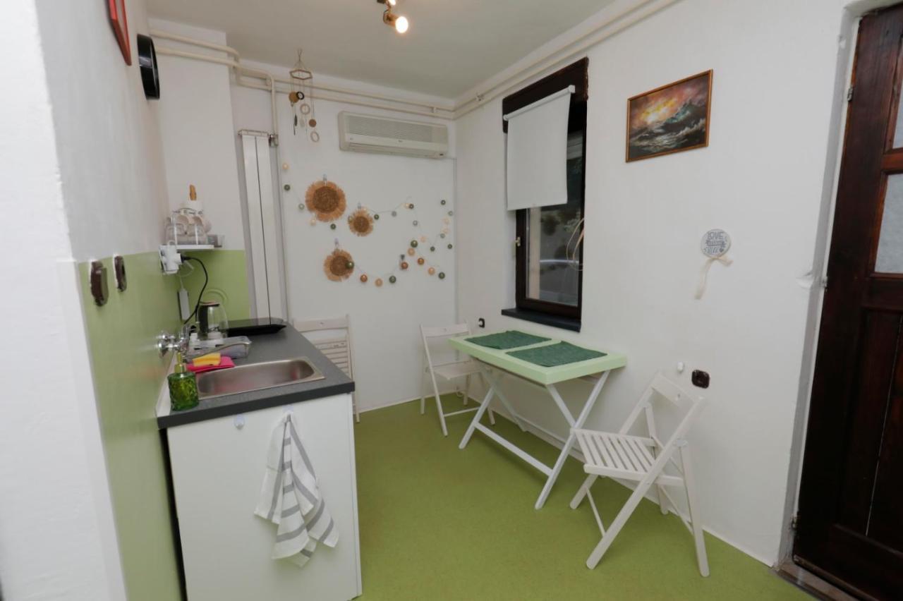 Maple Place Apartment *